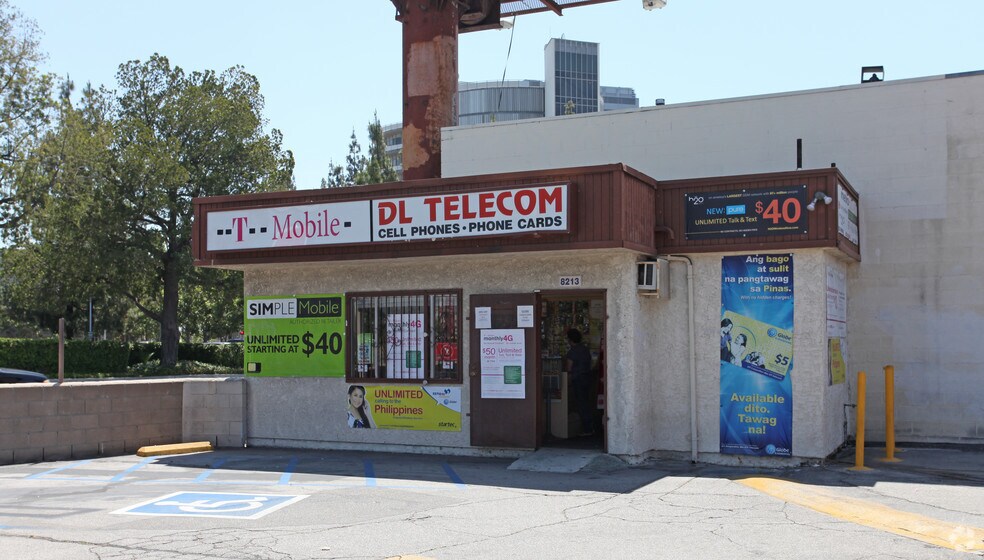 8207-8261 Woodman Ave, Panorama City, CA à louer - Photo principale – Image 1 sur 4