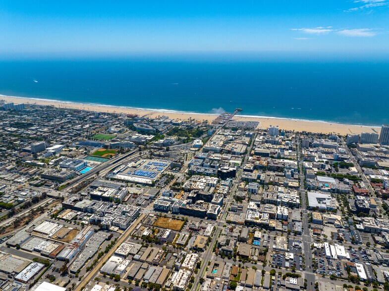 1543-1557 7th street, Santa Monica, CA à vendre - Photo de l’immeuble – Image 3 sur 3