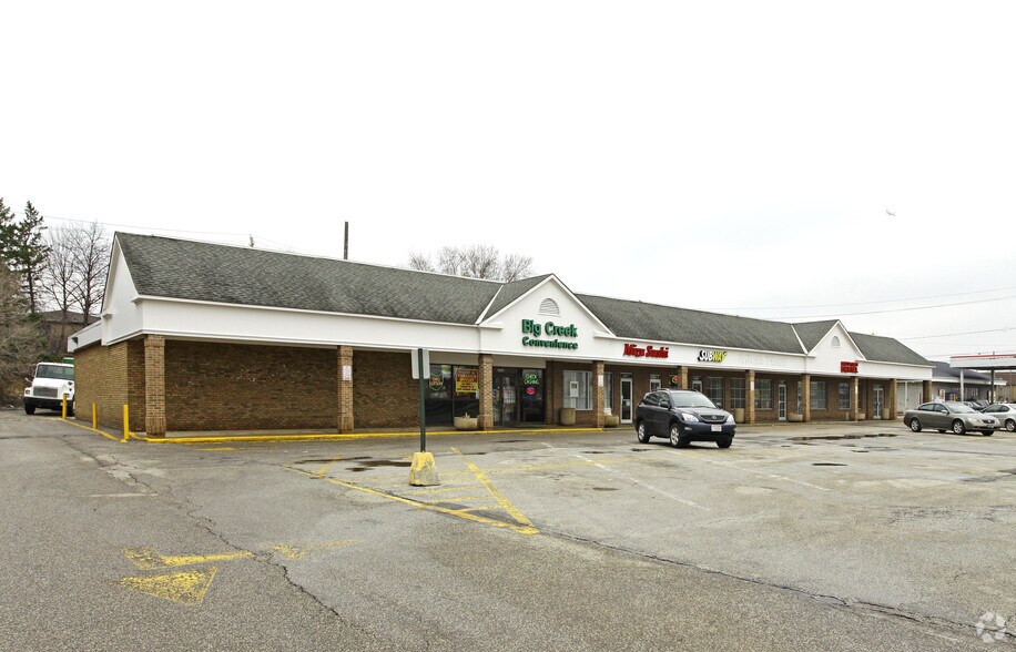 10239 Brookpark Rd, Parma, OH à louer - Photo principale – Image 1 sur 4
