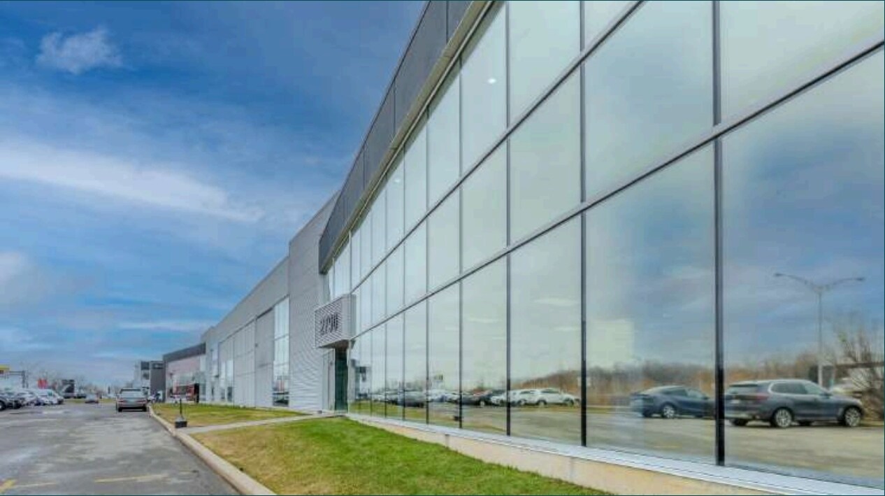 2790 Rue Étienne-Lenoir, Laval, QC à louer Photo principale– Image 1 sur 16