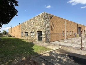 47-49 Jersey St, Babylon, NY à louer Photo de l’immeuble– Image 1 sur 6