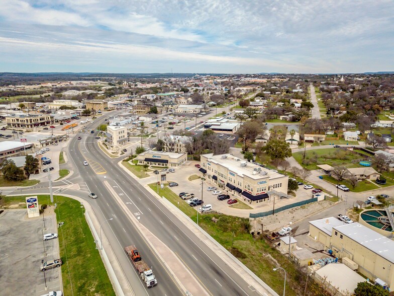 101 S Highway 281, Marble Falls, TX à louer - Photo de l’immeuble – Image 3 sur 10
