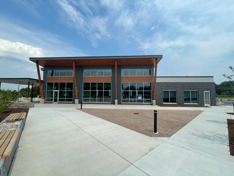 SEC of Appleton Avenue & Good Hope Road, Menomonee Falls, WI à louer - Photo de l’immeuble – Image 2 sur 4