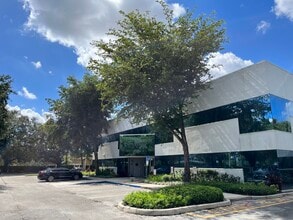 7800 Peters Rd, Plantation, FL à louer Photo intérieure– Image 1 sur 3
