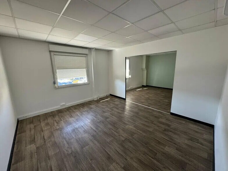 Local d’activités dans Villeurbanne à louer - Photo de l’immeuble – Image 3 sur 13