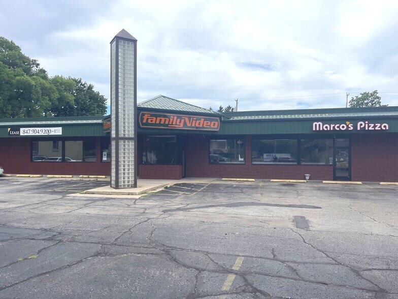 813 E Main St, Watertown, WI à louer - Photo de l’immeuble – Image 2 sur 5