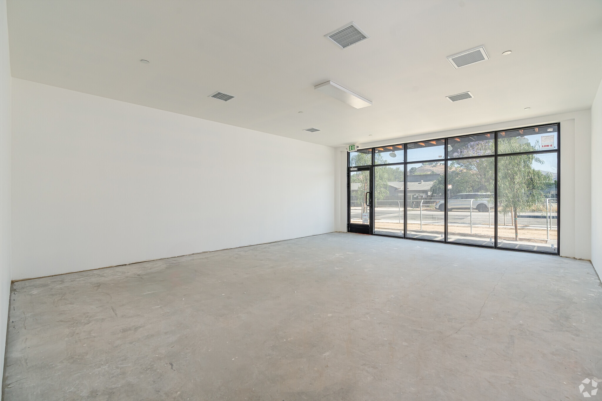 9668 Sunland Blvd, Shadow Hills, CA à louer Photo intérieure– Image 1 sur 1