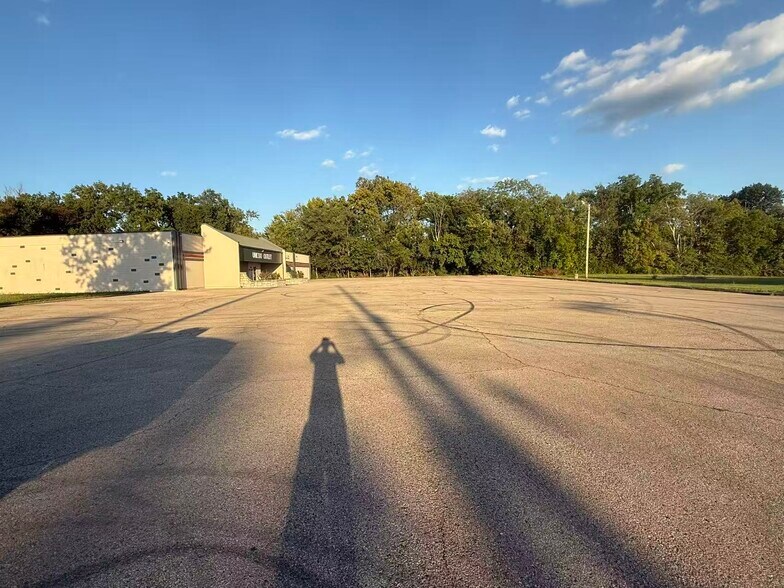 7410 Sni-A-Bar Rd, Kansas City, MO à louer - Photo principale – Image 1 sur 40