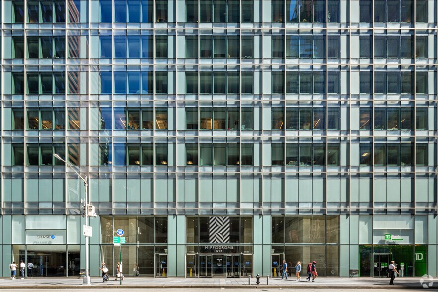 1120 Avenue of the Americas, New York, NY à louer - Photo de l’immeuble – Image 3 sur 6