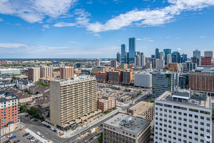11020 Jasper Av NW, Edmonton, AB à louer - Aérien – Image 3 sur 21