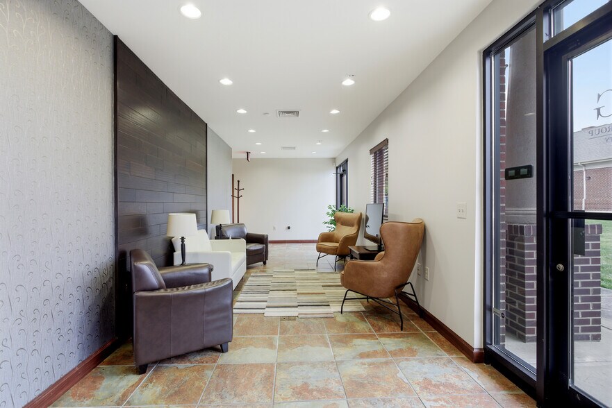400 Sugartree Ln, Franklin, TN à louer - Photo de l’immeuble – Image 3 sur 7