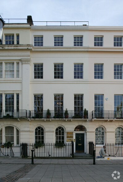 24 Fitzroy Sq, Londres à louer - Photo de l’immeuble – Image 3 sur 4