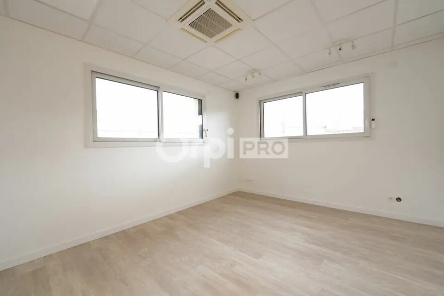 Bureau dans Chaponnay à vendre - Photo de l’immeuble – Image 3 sur 12