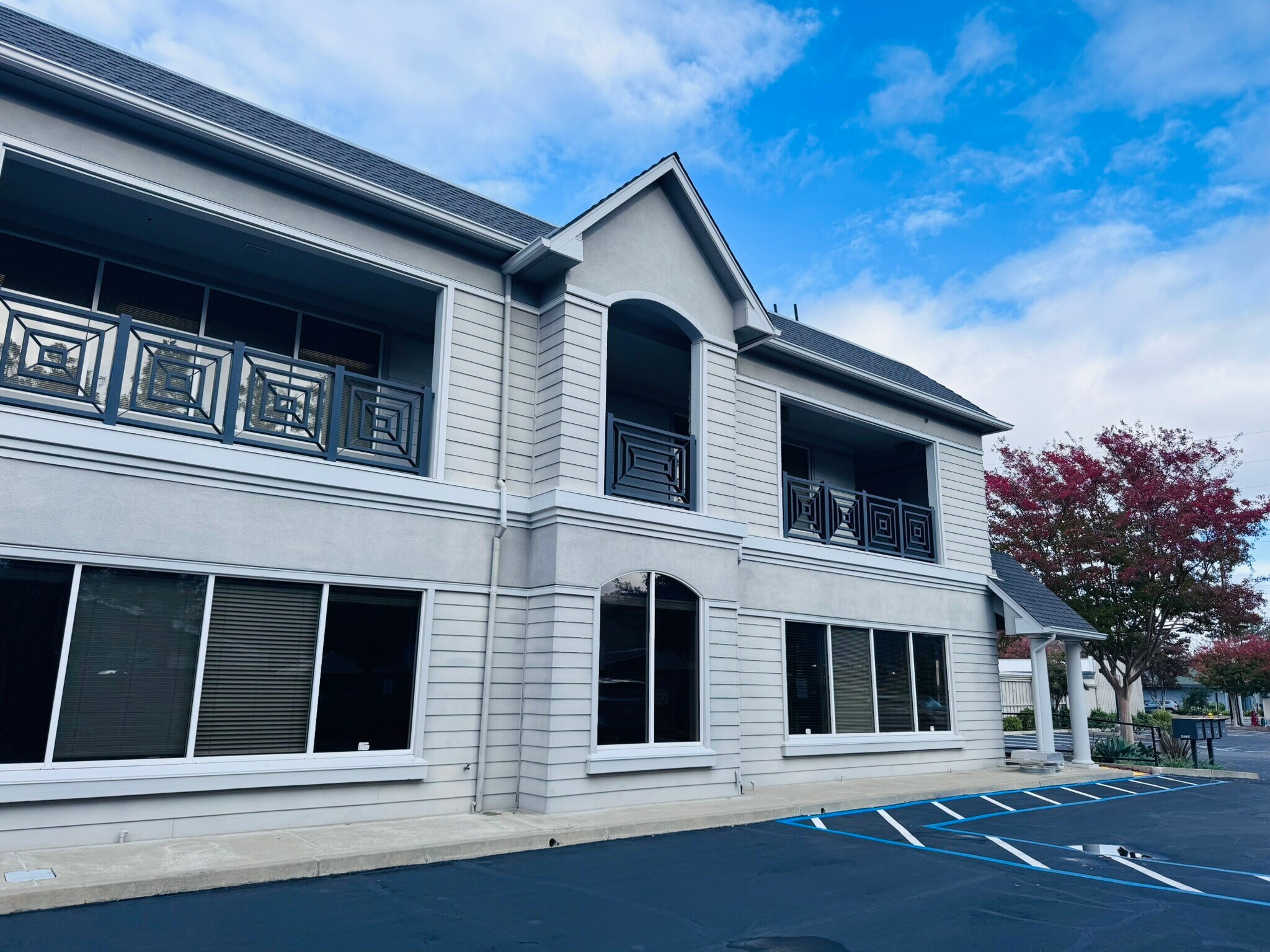 15729 Los Gatos Blvd, Los Gatos, CA à louer Photo principale– Image 1 sur 10