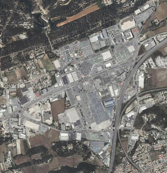 Local commercial dans Cabriès à louer - Photo de l’immeuble – Image 3 sur 5