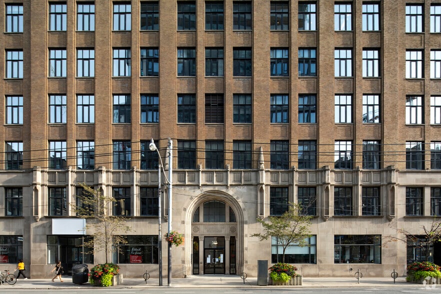 317 Adelaide St W, Toronto, ON à louer - Photo de l’immeuble – Image 3 sur 6