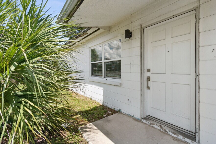 7957 Blanding Blvd, Jacksonville, FL à louer - Photo de l’immeuble – Image 3 sur 20