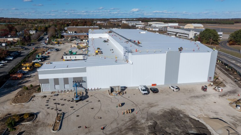 2100 Smithtown Ave, Ronkonkoma, NY à louer - Photo de l’immeuble – Image 3 sur 8