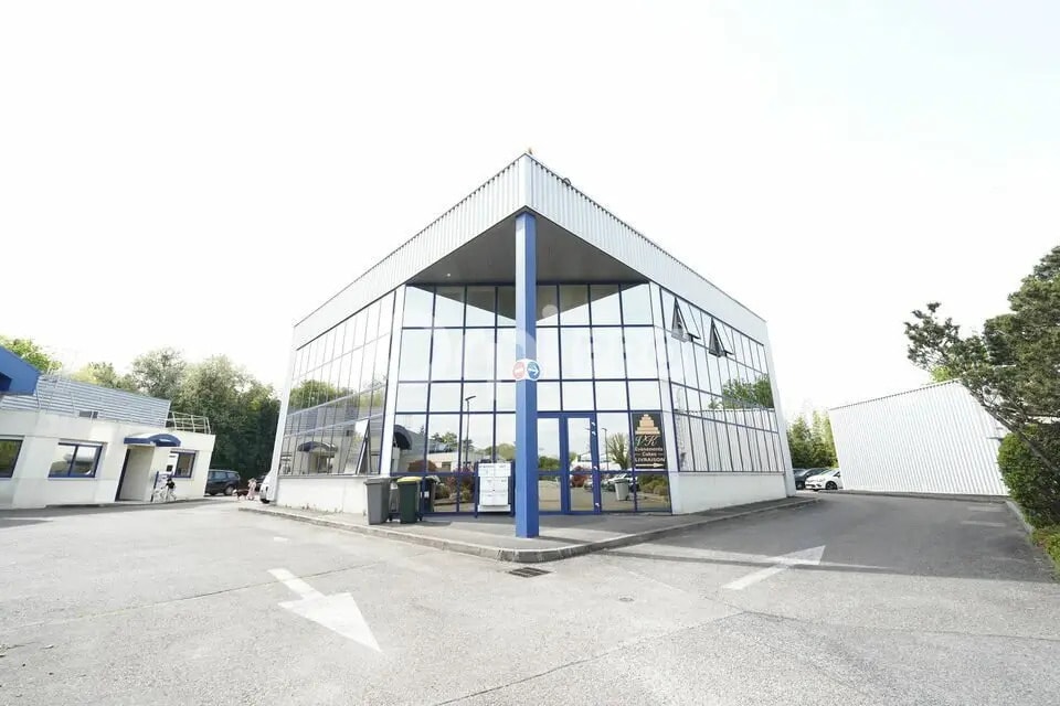 Bureau dans Saint-Genis-Laval à louer Photo de l’immeuble– Image 1 sur 7