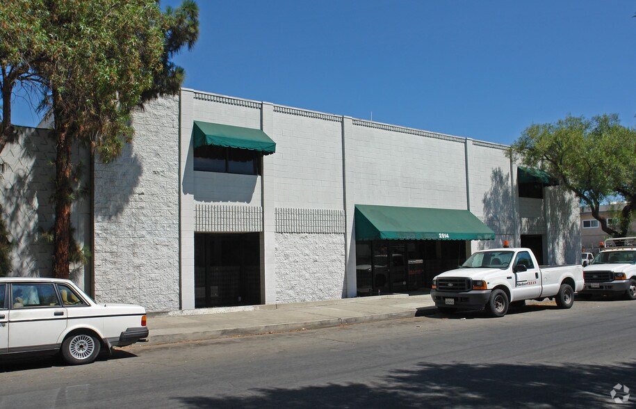 2514 Naomi St, Burbank, CA à louer - Photo de l’immeuble – Image 2 sur 7