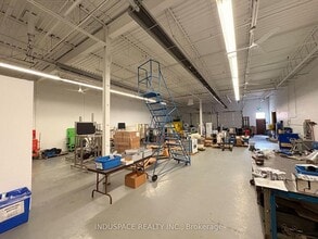1076 Cardiff Blvd, Mississauga, ON à louer Photo intérieure– Image 2 sur 2
