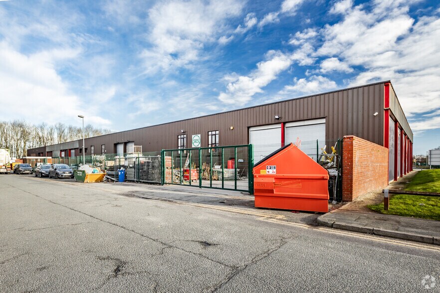 Aston Fields Rd, Runcorn à louer - Photo principale – Image 1 sur 2