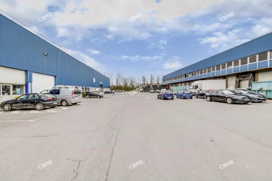 Local d’activités dans Antony à louer - Photo de l’immeuble – Image 1 sur 14