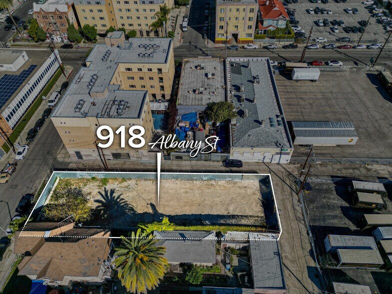 918 Albany St, Los Angeles, CA à louer - Photo de l’immeuble – Image 2 sur 3