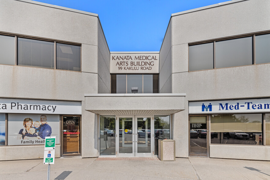 99 Kakulu Rd, Ottawa, ON à louer - Photo de l’immeuble – Image 3 sur 8