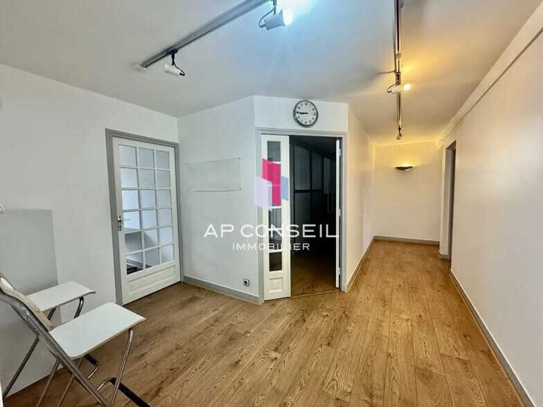 Bureau dans Versailles à louer - Photo intérieure – Image 2 sur 8