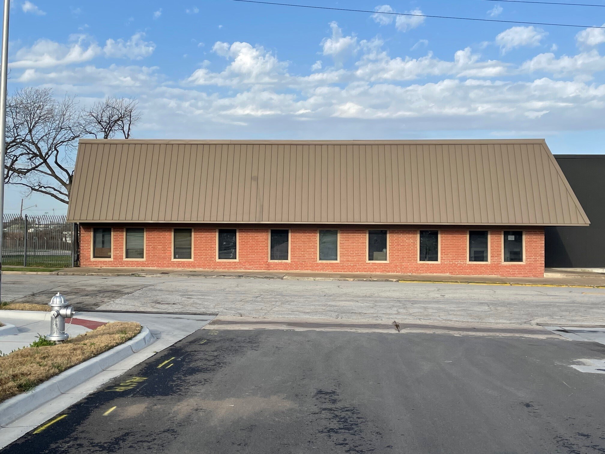 610 S Jennings Ave, Fort Worth, TX à louer Photo de l’immeuble– Image 1 sur 2