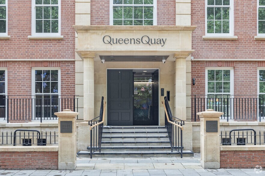 33-35 Queen Sq, Bristol à louer - Photo de l’immeuble – Image 2 sur 3