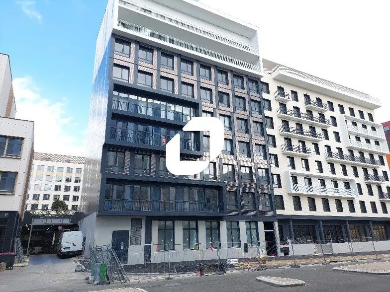 Bureau dans Montigny-le-Bretonneux à vendre - Photo de l’immeuble – Image 3 sur 12