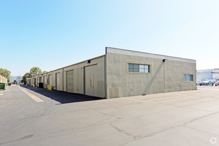 3602-3628 W Pendleton Ave, Santa Ana, CA à louer - Photo de l’immeuble – Image 2 sur 3