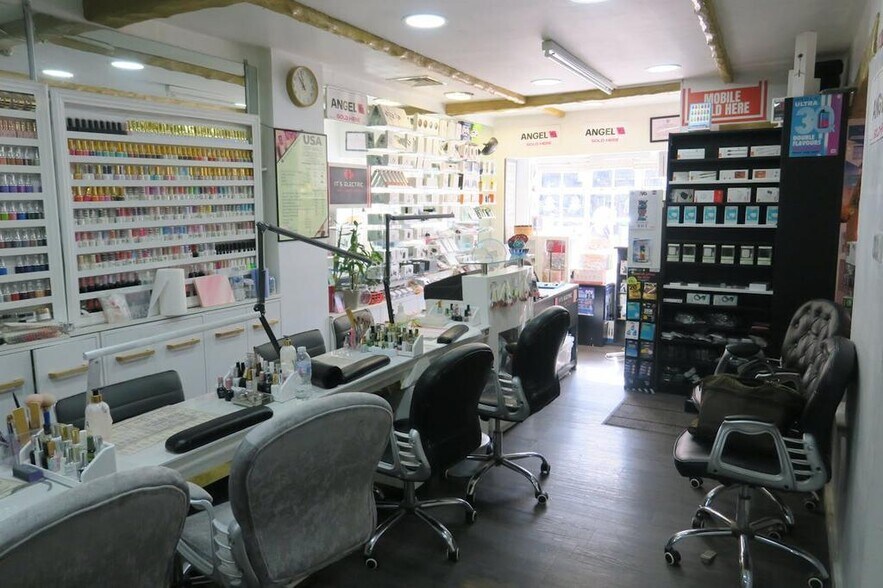 Uxbridge Rd, Pinner à louer - Photo de l’immeuble – Image 2 sur 3