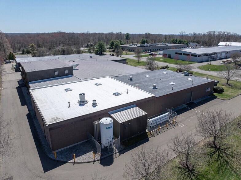 8 Baldwin Dr, Branford, CT à vendre - Photo de l’immeuble – Image 3 sur 25