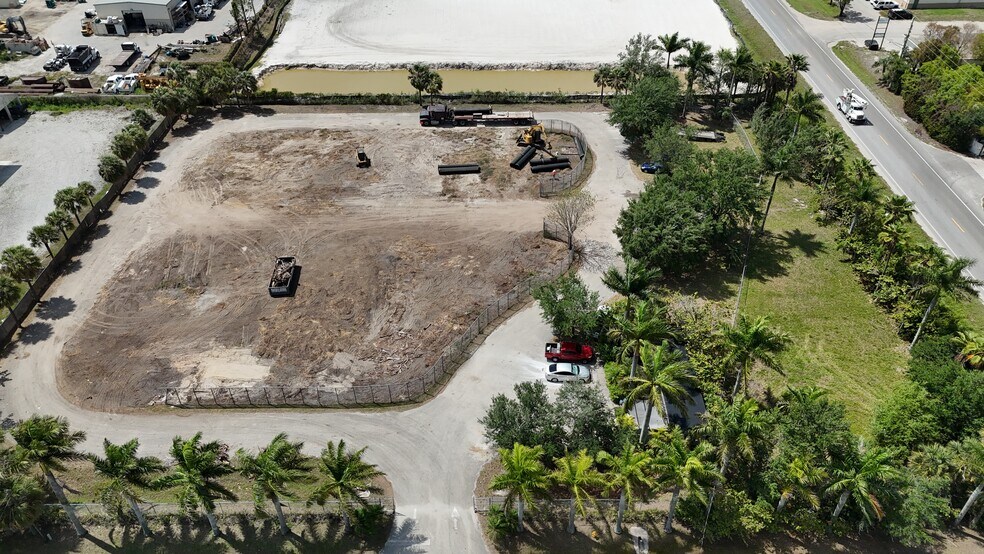 3401 Old Metro Pky, Fort Myers, FL à louer - Photo de l’immeuble – Image 3 sur 6