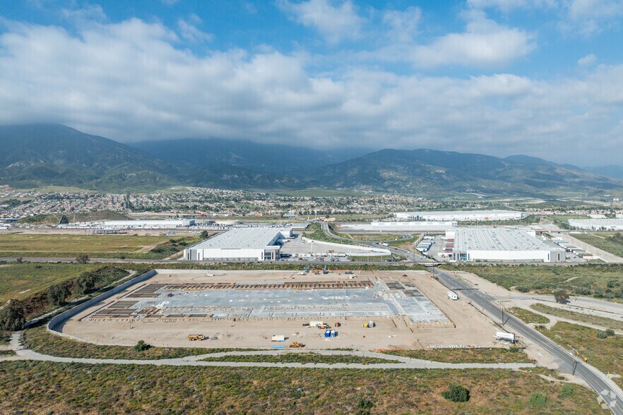5702 Institution Rd, San Bernardino, CA à louer - Photo de l’immeuble – Image 3 sur 8