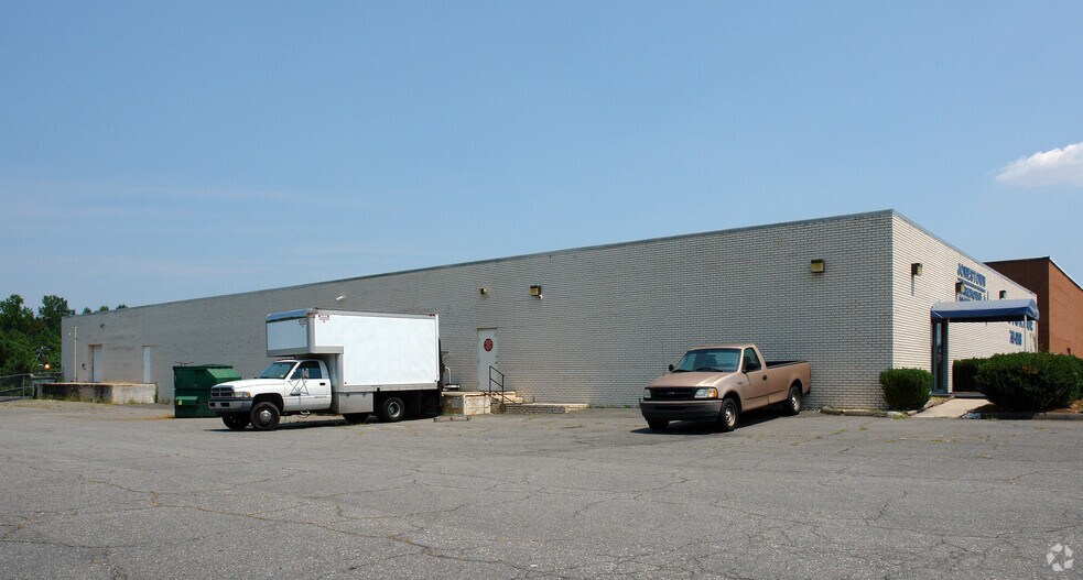 4801 Commercial Plaza St, Winston-Salem, NC à louer - Photo de l’immeuble – Image 3 sur 9