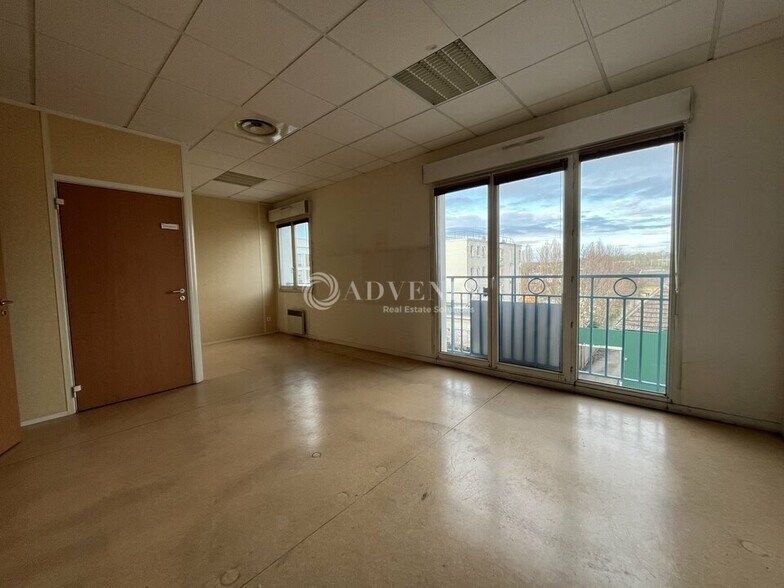 Immeuble residentiel dans Dammarie-les-Lys à vendre - Photo intérieure – Image 2 sur 5