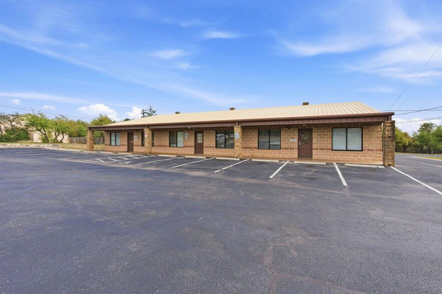 2100 E Highway 290, Dripping Springs, TX à louer - Photo de l’immeuble – Image 2 sur 32
