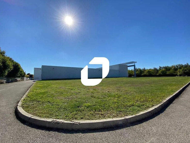 301 Rue Denis Papin, Villefontaine à louer - Photo de l’immeuble – Image 2 sur 14