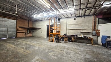 431 Commerce Ln, West Berlin, NJ à louer Photo intérieure– Image 2 sur 7