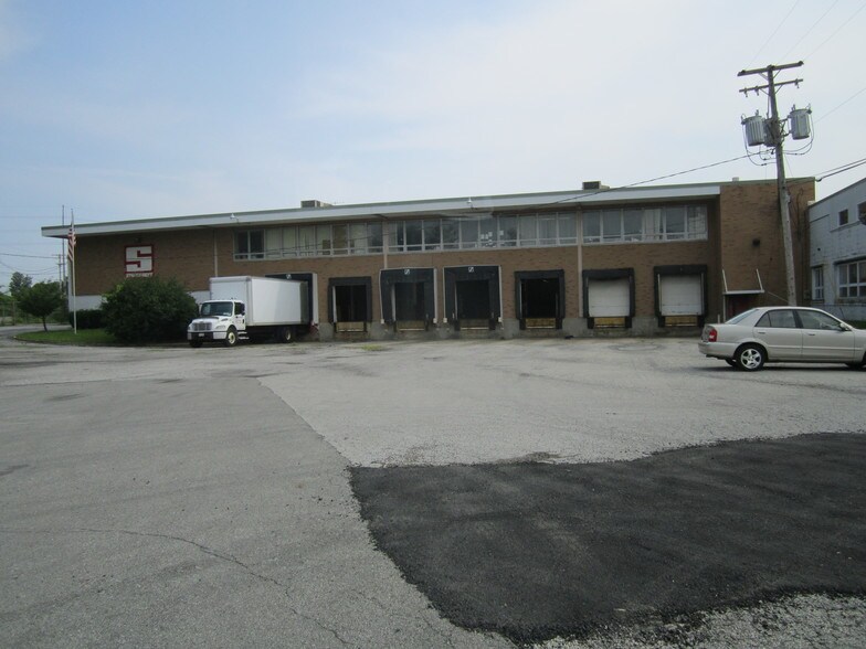 3745 Hendricks Rd, Youngstown, OH à louer - Photo de l’immeuble – Image 1 sur 3