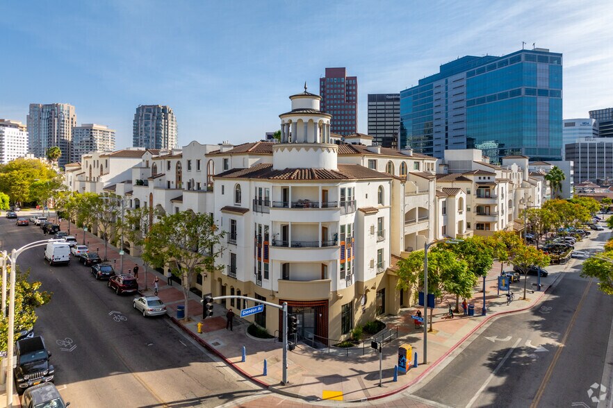 1040 Glendon Ave, Los Angeles, CA à louer - Photo de l’immeuble – Image 2 sur 37