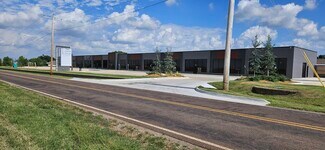 Plus de détails pour 550 NE 24th St, Newcastle, OK - Local commercial à louer