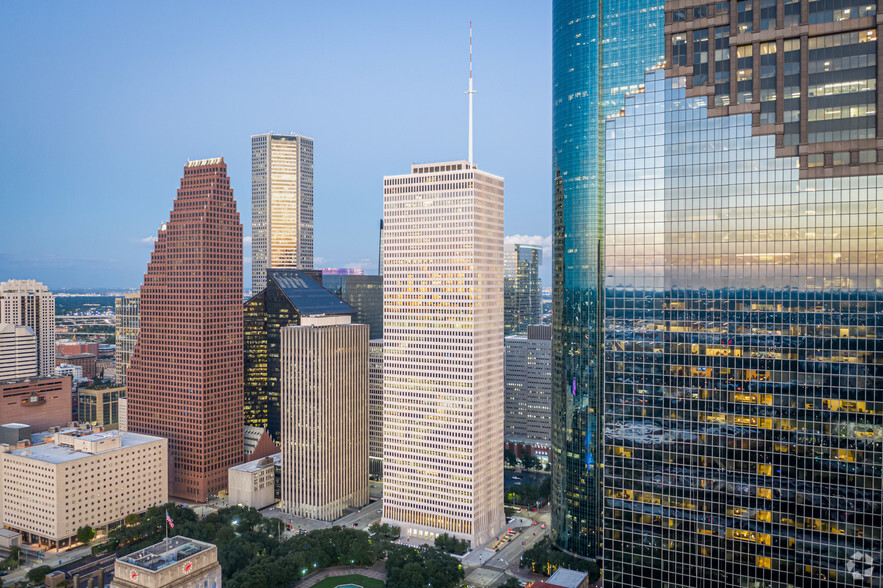 910 Louisiana St, Houston, TX à louer - Photo de l’immeuble – Image 2 sur 6