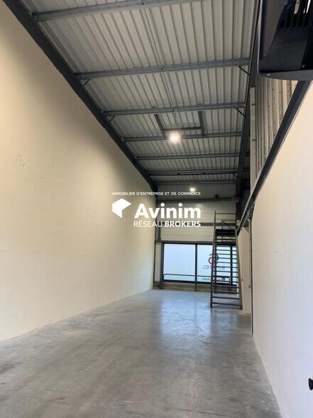 Local d'activités dans Voreppe à vendre - Photo intérieure – Image 1 sur 14