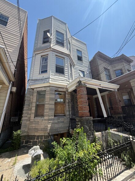 218 Maple St, Weehawken, NJ à vendre - Photo de l’immeuble – Image 2 sur 3