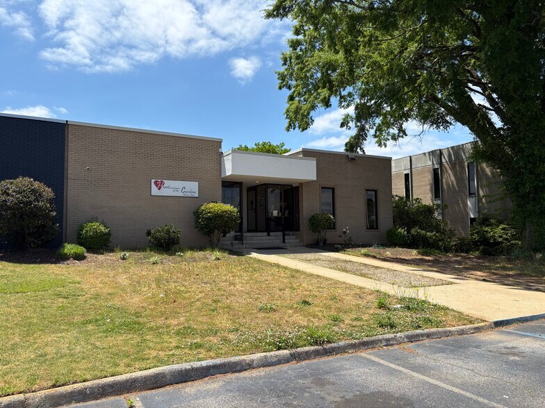 121 Edinburgh Ct, Greenville, SC à vendre - Photo de l’immeuble – Image 3 sur 12